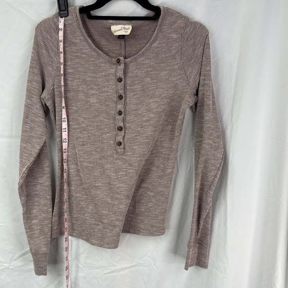 Universal Thread Women's Size Small Ribbed Long Sleeve Henley Top - Taupe - Picture 7 of 8